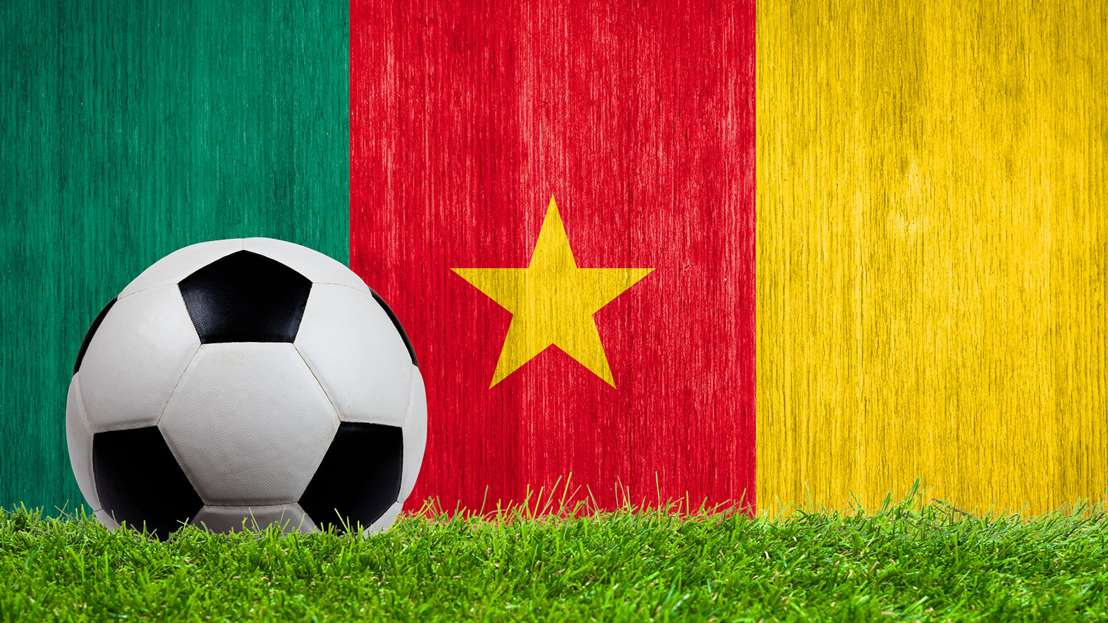 Cameroon-soccerball-flag