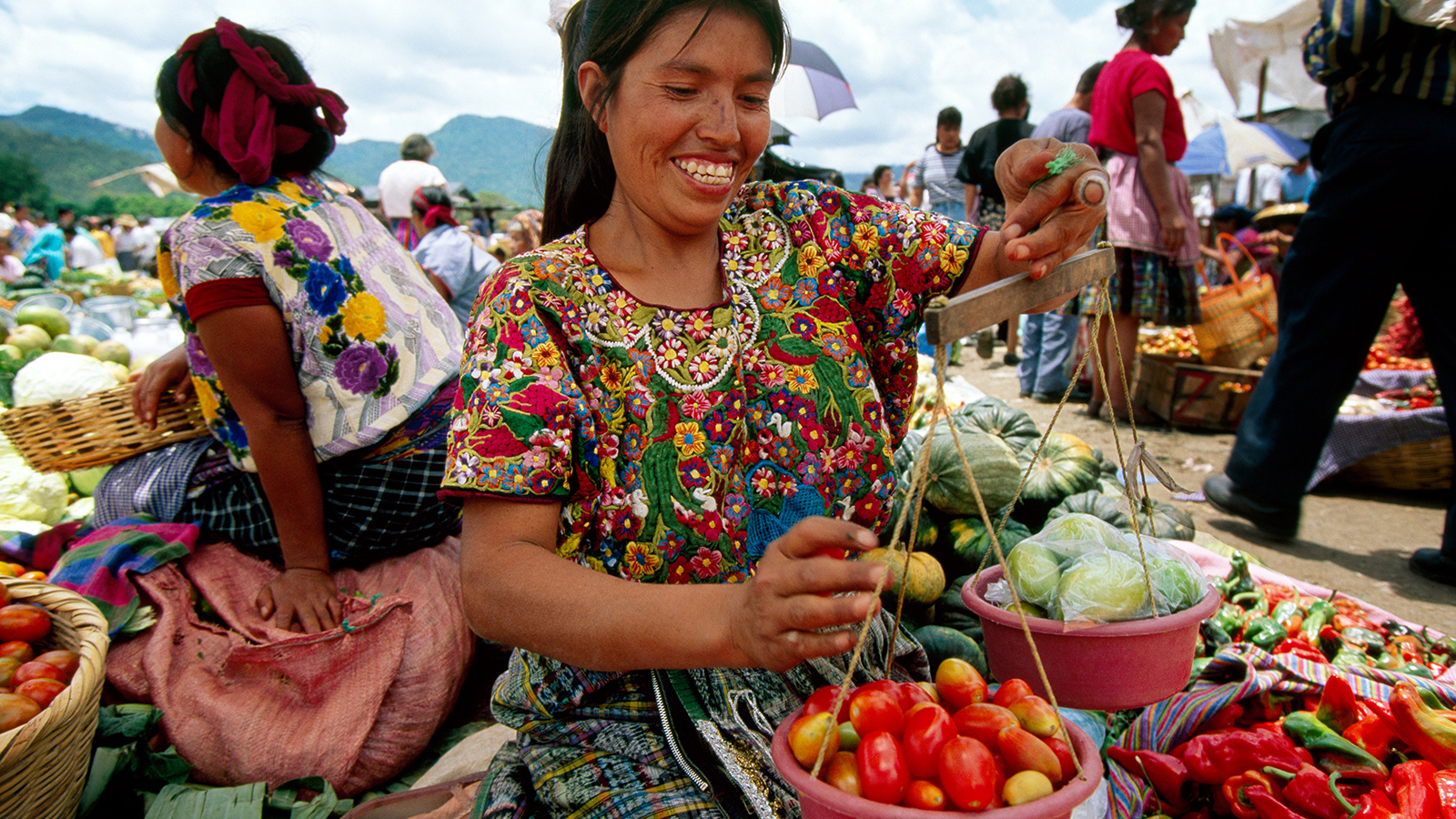 guatemala-women-fruit