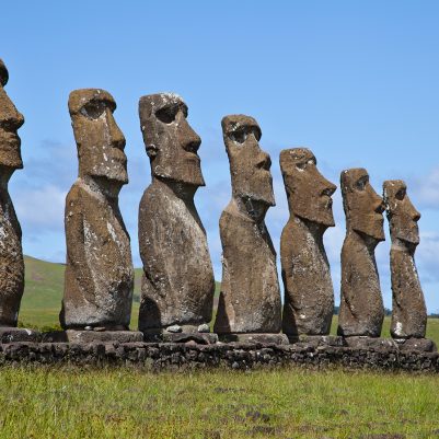 chile-moai-statues